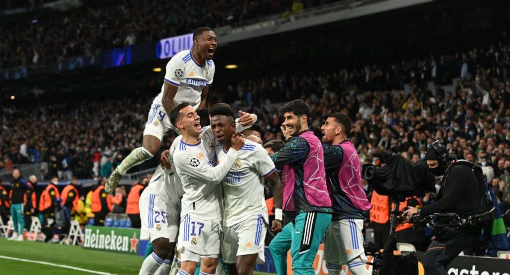 Los jugadores del Real Madrid celebran un gol en el Bernabéu en la vuelta de cuartos de Champions League contra el Chelsea
