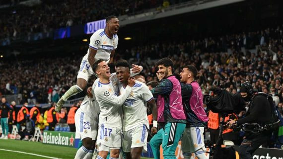 Los jugadores del Real Madrid celebran un gol en el Bernabéu en la vuelta de cuartos de Champions League contra el Chelsea