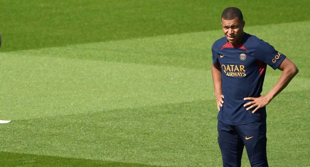 Kylian Mbappé durante un entrenamiento con el PSG.