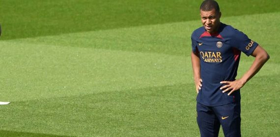Kylian Mbappé durante un entrenamiento con el PSG.