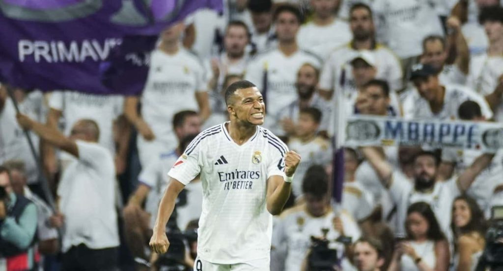 Mbappé celebra en el Bernabéu uno de sus dos goles al Betis.