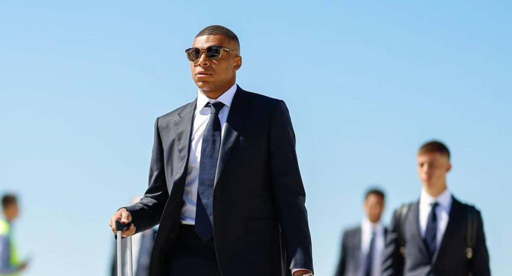 Mbappé, en su llegada a Doha con el Real Madrid.