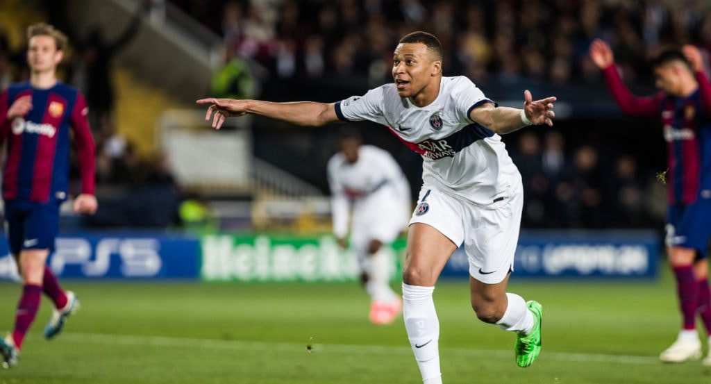 Kylian Mbappé celebra un gol contra el Barcelona.