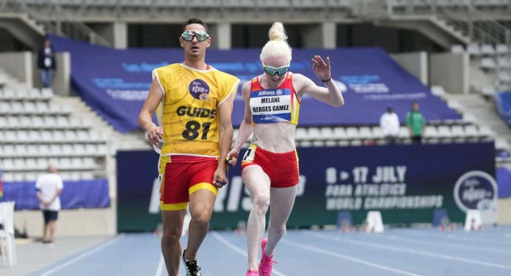 Melani Berges-Sergio Díaz, en la final de 100 metros T12 durante el Campeonato del Mundo de Atletismo Paralímpico de París.