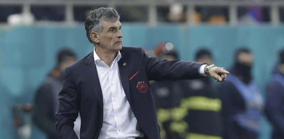 José Luis Mendilibar, en un partido con el Olympiakos esta temporada.