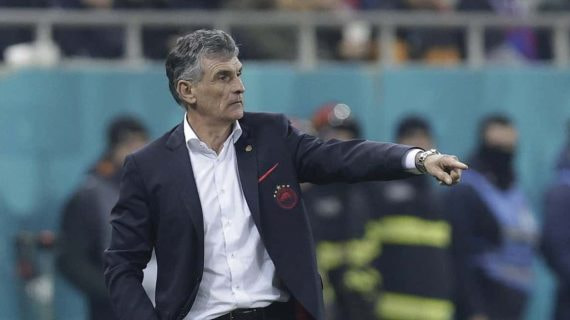 José Luis Mendilibar, en un partido con el Olympiakos esta temporada.