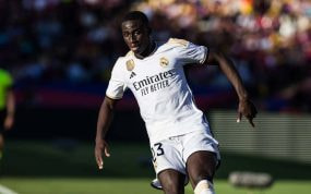 Ferland Mendy, durante el Clásico en Montjuic.