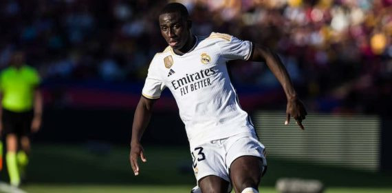 Ferland Mendy, durante el Clásico en Montjuic.