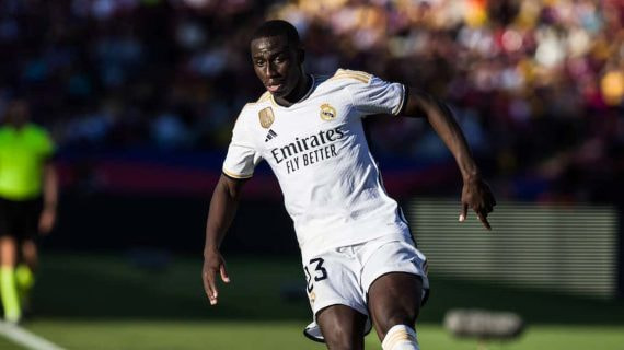 Ferland Mendy, durante el Clásico en Montjuic.