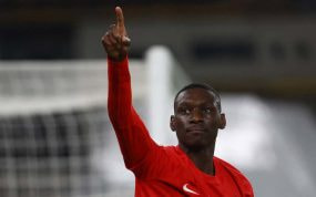 Kolo Muani celebra un gol con el Eintracht de Frankfurt.