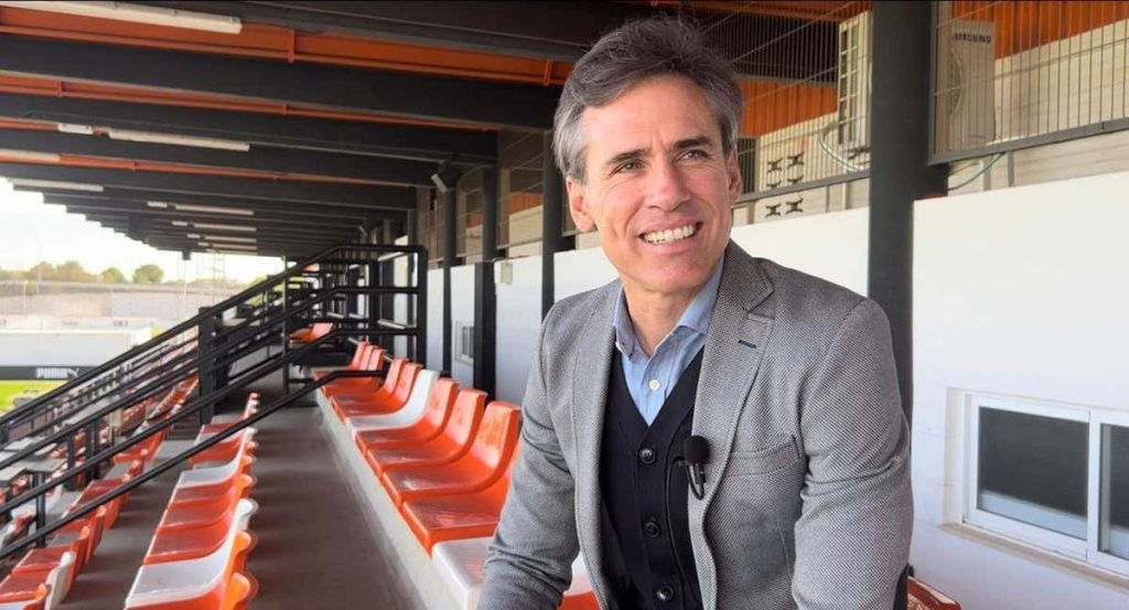 Miguel Corona en el estadio Antonio Puchades.