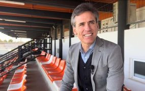 Miguel Corona en el estadio Antonio Puchades.