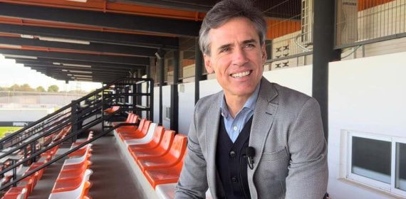 Miguel Corona en el estadio Antonio Puchades.