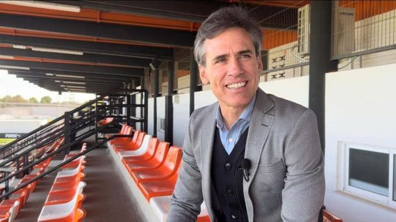Miguel Corona en el estadio Antonio Puchades.