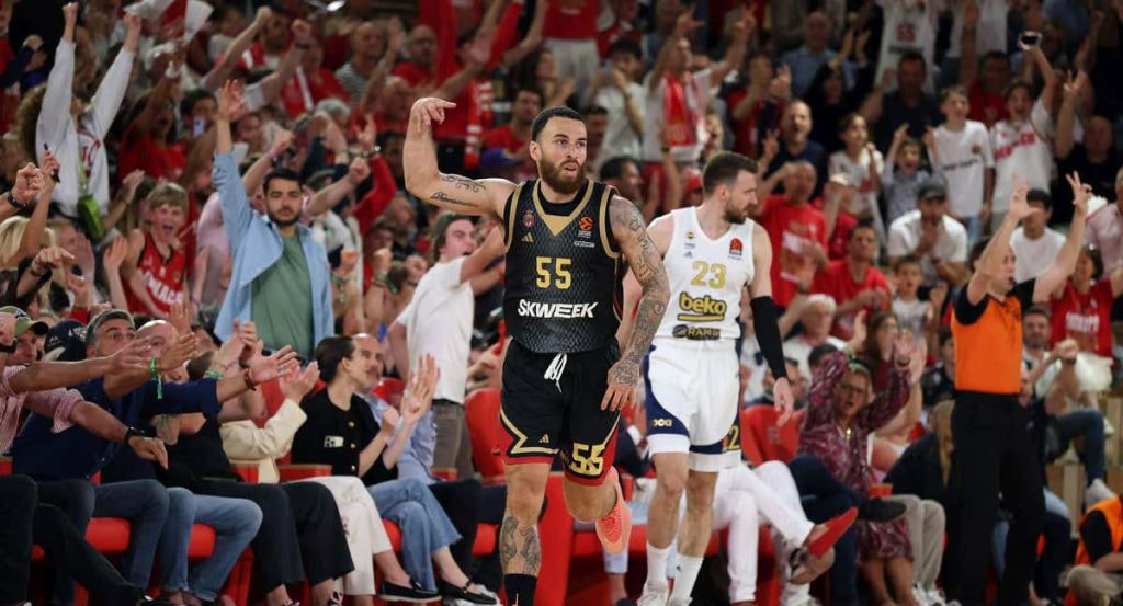 Mike James, esta temporada tras anotar un triple con el AS Mónaco.
