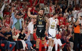 Mike James, esta temporada tras anotar un triple con el AS Mónaco.
