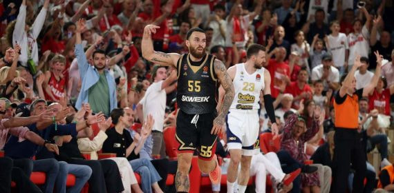Mike James, esta temporada tras anotar un triple con el AS Mónaco.
