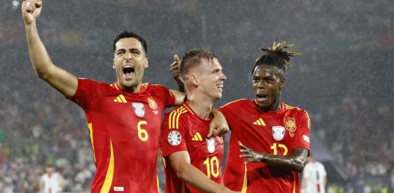 Merino celebra uno de los goles ante Georgia.