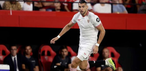 Rafa Mir, en un partido con el Sevilla.