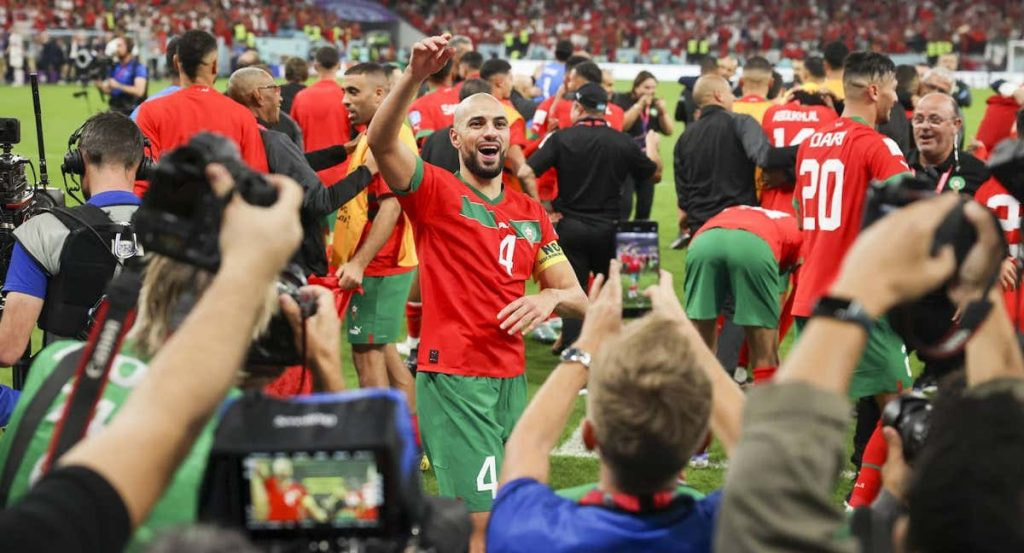 Amrabat festeja el pase a semifinales tras una exhibición ante Portugal.