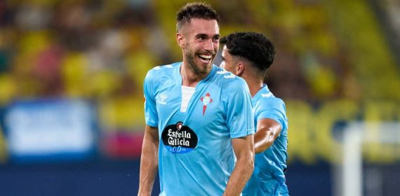 Óscar Mingueza celebra un gol esta temporada.