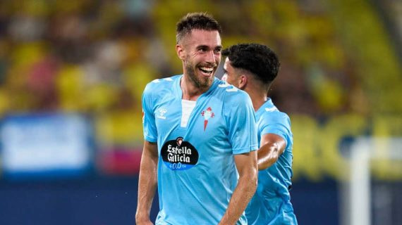Óscar Mingueza celebra un gol esta temporada.