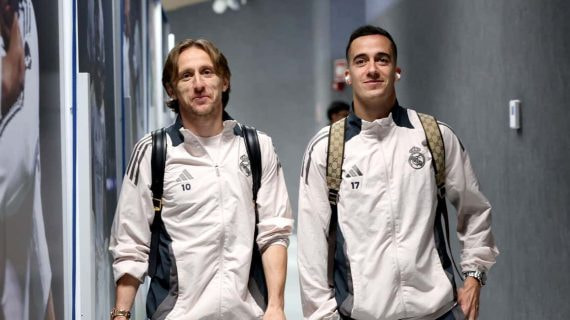 Luka Modric y Lucas Vázquez, en los pasillos del Bernabéu.
