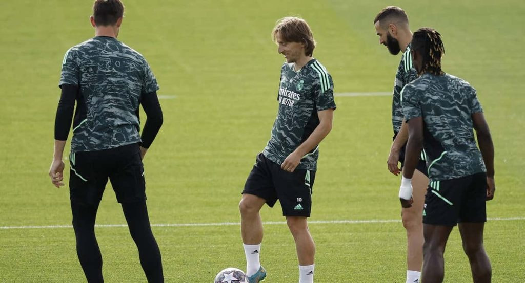 Modric, durante el entrenamiento previo a la ida de semifinales contra el City.