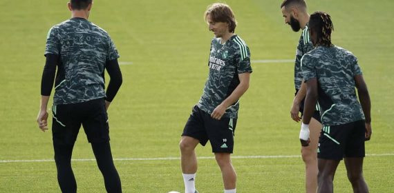 Modric, durante el entrenamiento previo a la ida de semifinales contra el City.