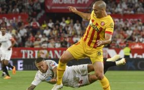 Papu Gómez en una acción ante el Girona.