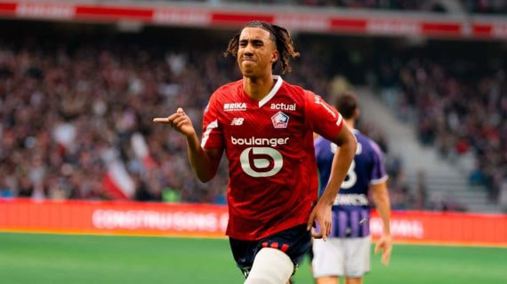 Yoro celebra un gol con el Lille.