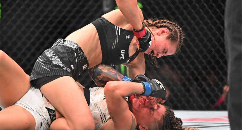 Pelea de UFC entre Jasmine Jasudavicius y Pricila Cachoeira.