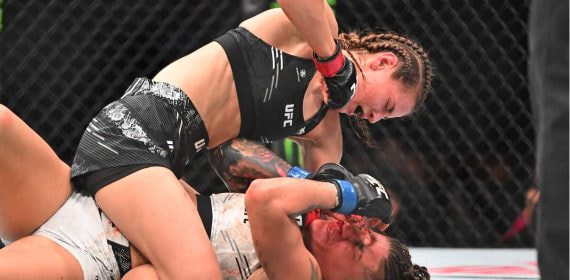 Pelea de UFC entre Jasmine Jasudavicius y Pricila Cachoeira.