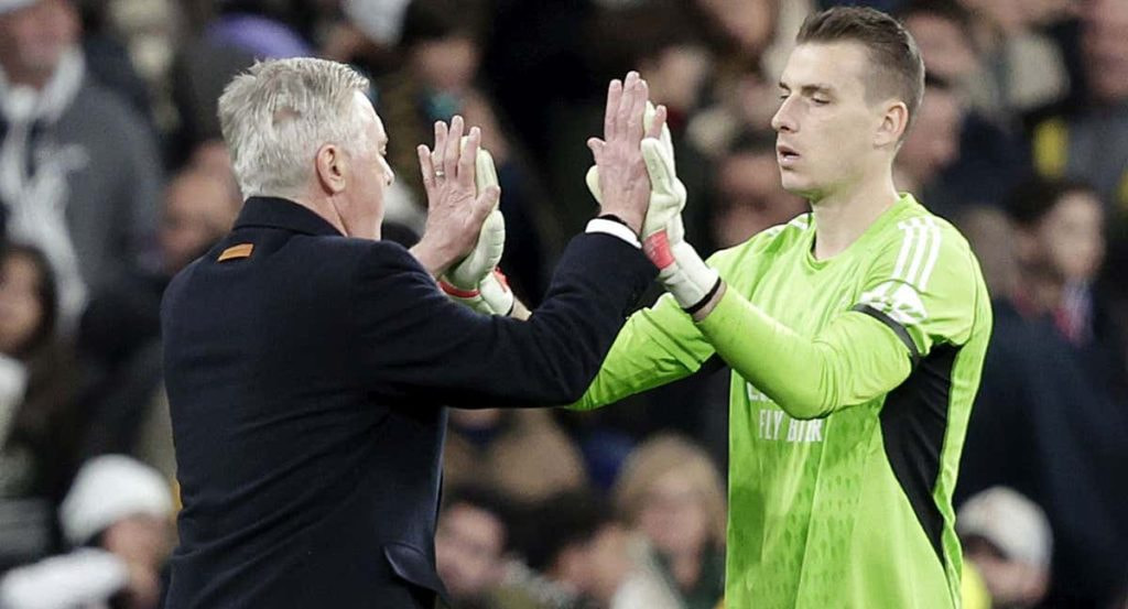 Ancelotti y Lunin, en una foto de archivo de esta temporada.