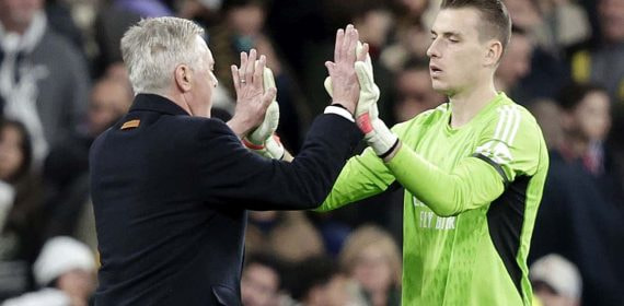 Ancelotti y Lunin, en una foto de archivo de esta temporada.