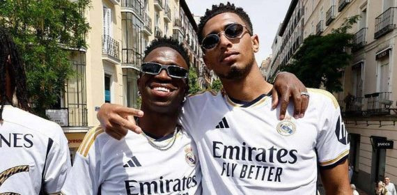Vinicius y Bellingham, en el autobús celebrando la 36ª Liga.