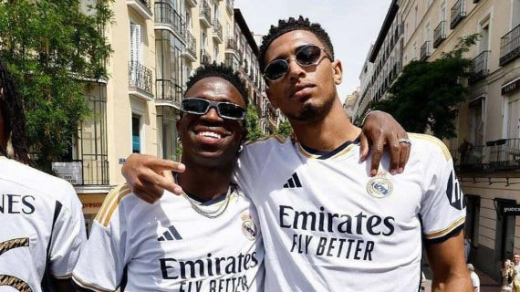 Vinicius y Bellingham, en el autobús celebrando la 36ª Liga.