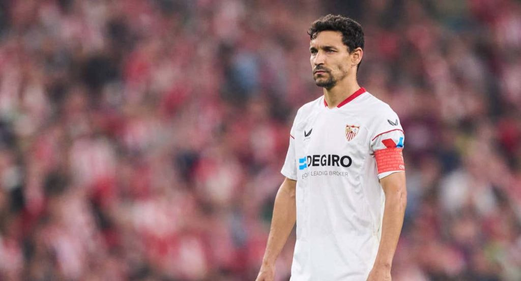 Jesús Navas durante un partido con el Sevilla.