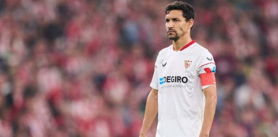 Jesús Navas durante un partido con el Sevilla.
