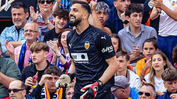 Mamardashvili en Mestalla.