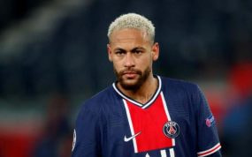 Neymar jugando con el PSG.