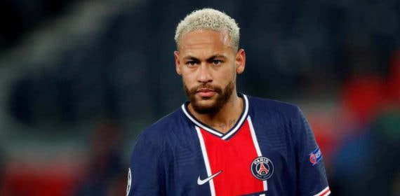 Neymar jugando con el PSG.