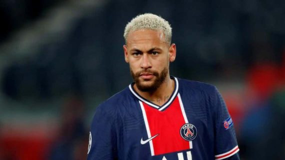 Neymar jugando con el PSG.