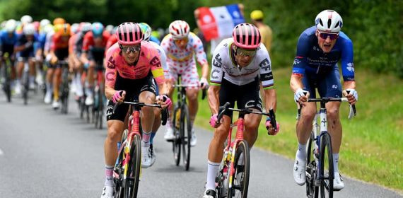 Neilson Powless, Rui Costa y Stefan Kung.