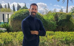 Ruud Van Nistelrooy atiende a Relevo en el Hotel Silken Al-Andalus.