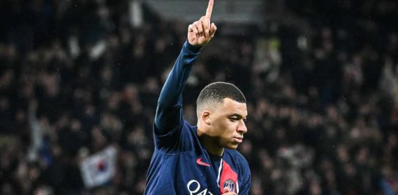 Mbappé celebra un gol con el PSG.