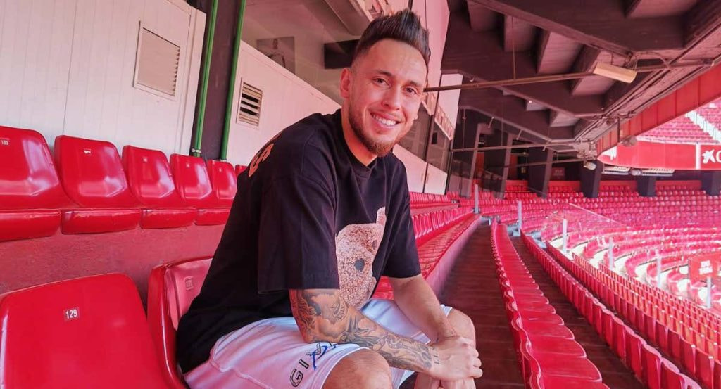 Lucas Ocampos posa para Relevo.