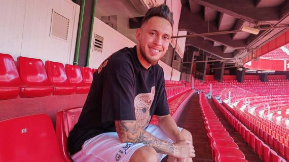 Lucas Ocampos posa para Relevo.