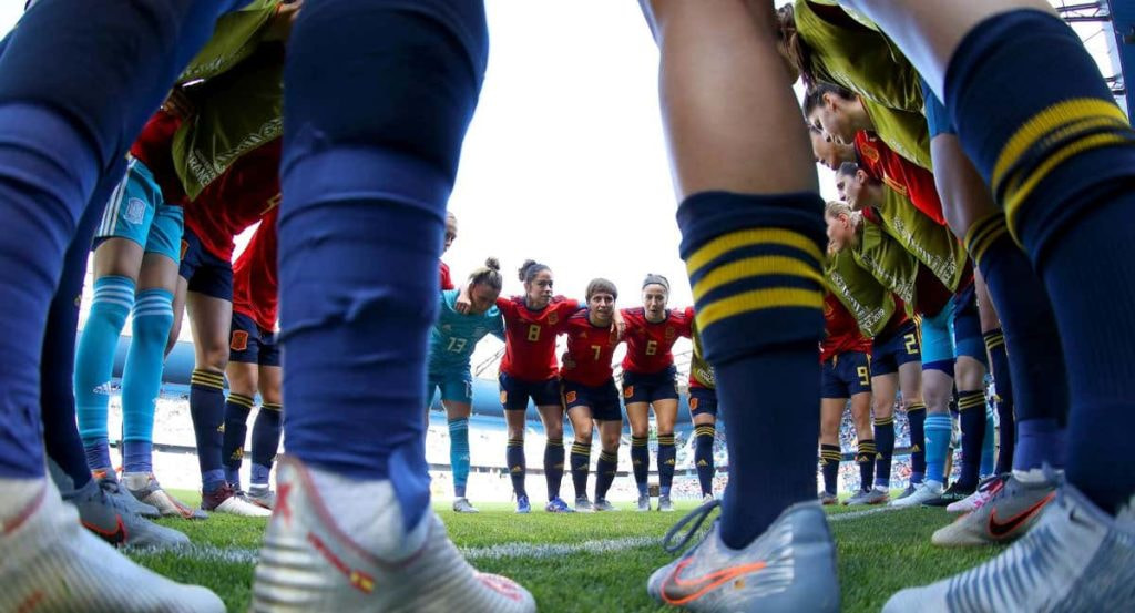 Corro de las jugadoras de la selección en la pasada Eurocopa.