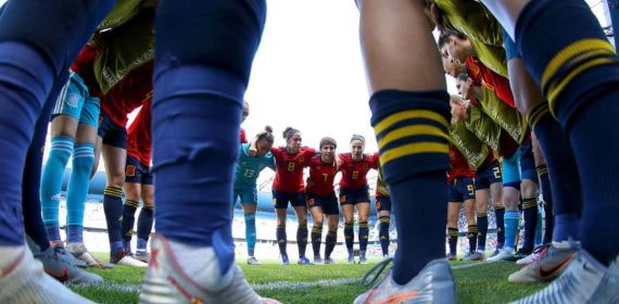 Corro de las jugadoras de la selección en la pasada Eurocopa.